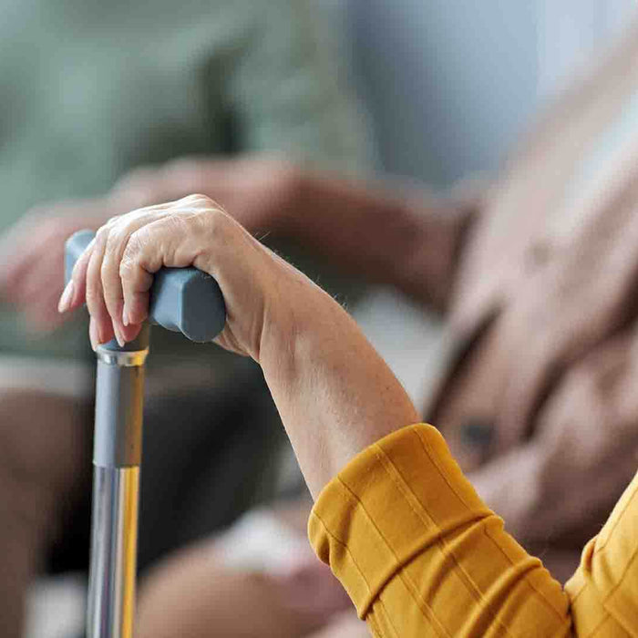 Tripodi e quadripodi per anziani