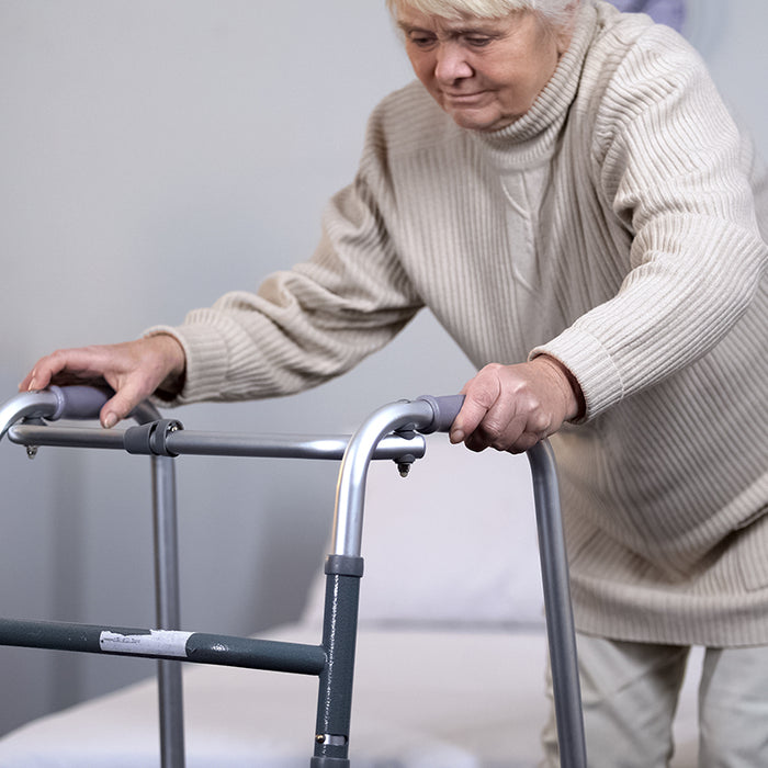 Consigli per la prevenzione delle cadute in casa: come rendere l'ambiente più sicuro per gli anziani