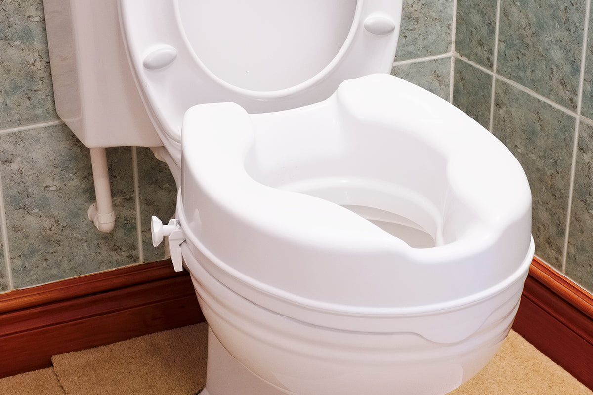 Igiene e comfort: sedie comode WC e alzawater per facilitare l’uso del bagno