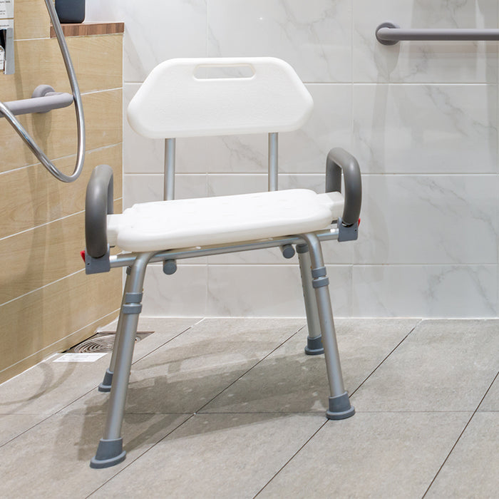 Sedie per doccia e vasca da bagno: sicurezza e autonomia durante il momento dell'igiene personale